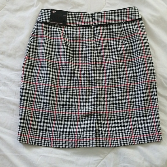 Banana Republic plaid skirt - Picture 2 of 6